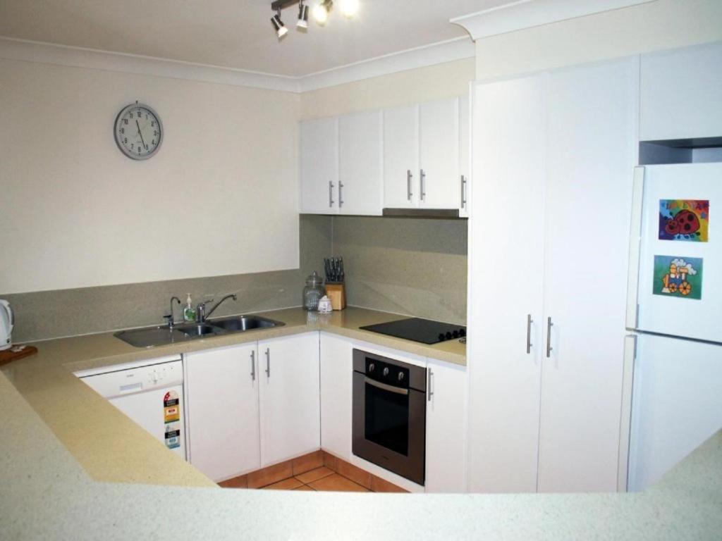 Paradise Grove Holiday Apartments โกลด์โคสต์ ภายนอก รูปภาพ
